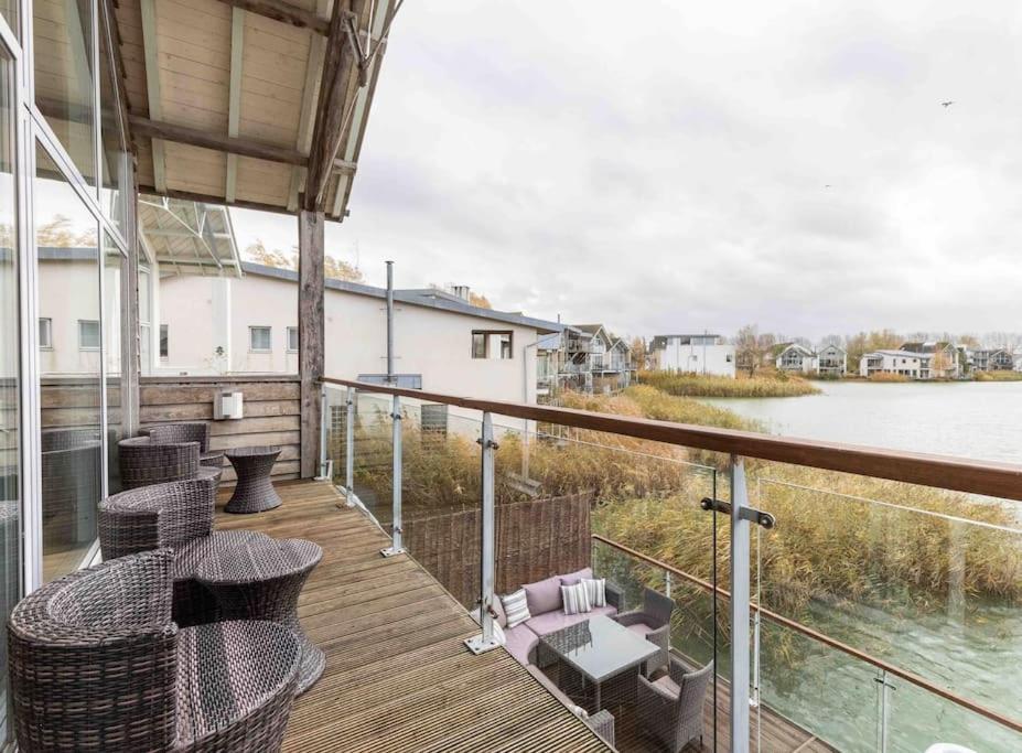 Otters Holt Villa Somerford Keynes Bagian luar foto