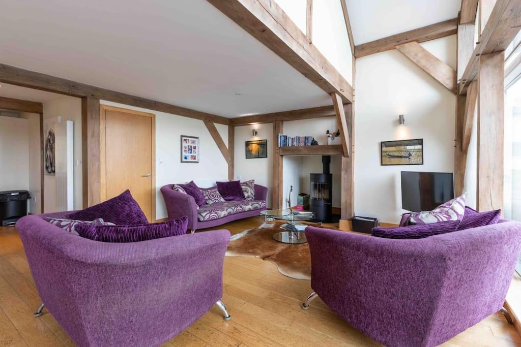 Otters Holt Villa Somerford Keynes Bagian luar foto