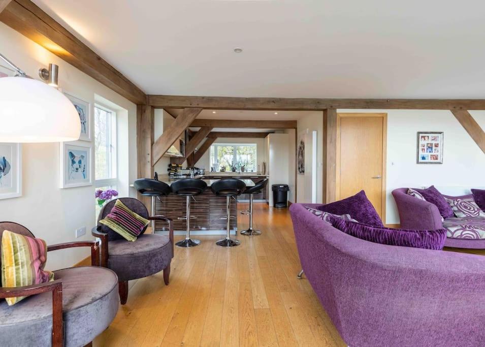 Otters Holt Villa Somerford Keynes Bagian luar foto